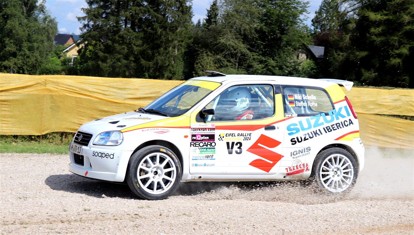 Rennwagen auf der Strecke – Motorsport in der Eifel